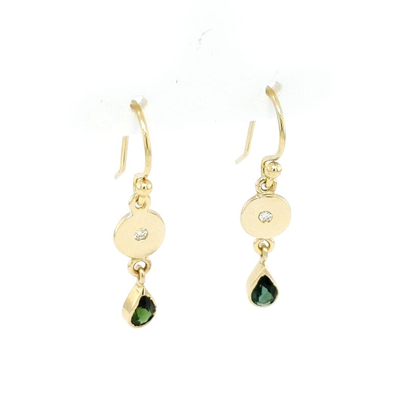 Geelgouden oorhangers met Tourmalijn edelsteen en diamantje