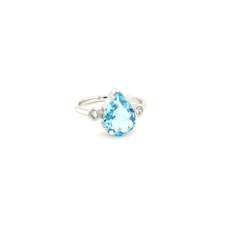 witgouden ring met druppelvormige Topaas edelsteen en twee diamanten