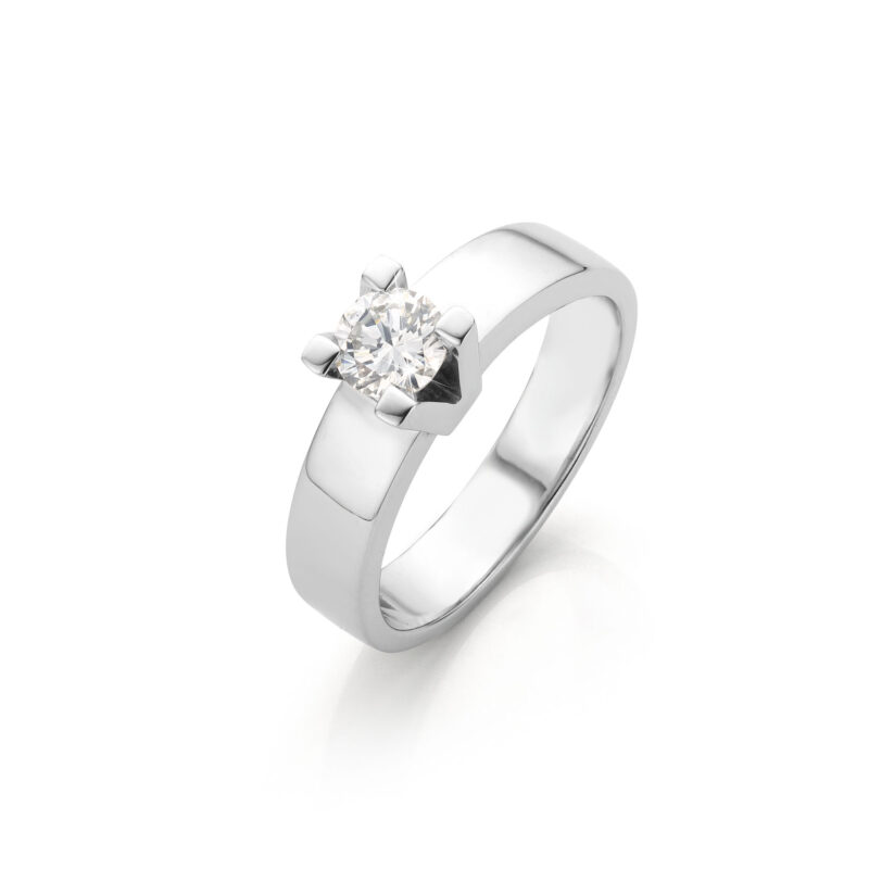 Witgouden solitair ring met brillant geslepen diamant in v-zetting